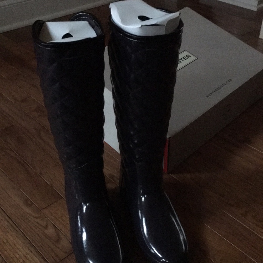Hunter Refined Gloss Quilt Tall Boots size 7. Color Aubergine (eggplant )